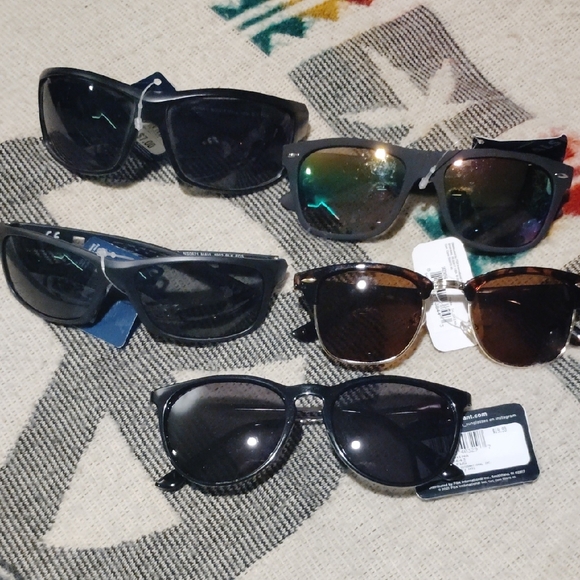 Foster Grant Other - Bundle!Foster Grant Black and Brown Sunglasses Collection